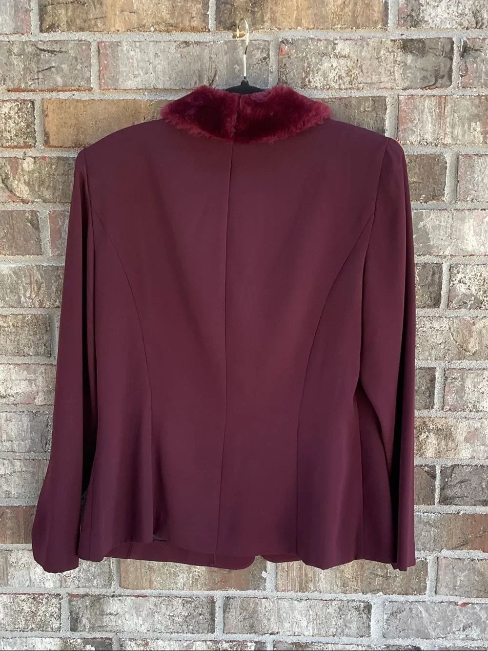 Take 50% OFF- Danny & Nicole Burgundy Blazer with Faux Fur Shawl Collar,Size-14 - Picture 7 of 10